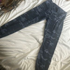 Navy blue camo leggings Size medium
